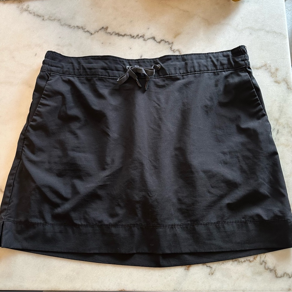 Speedo Black Elastic Waistband Skirt - Size L